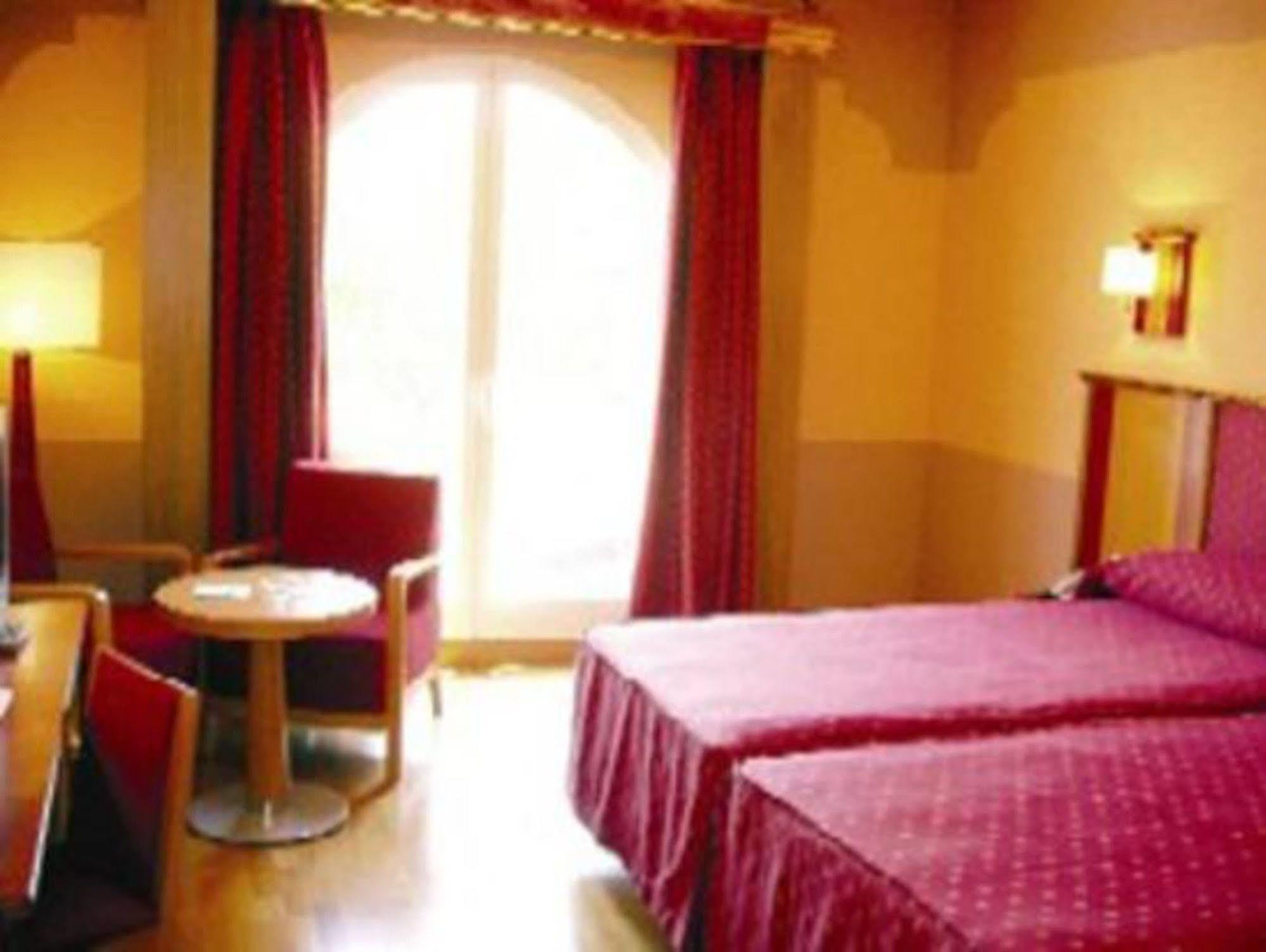 Hotel Fuente Las Piedras قبرة المظهر الخارجي الصورة