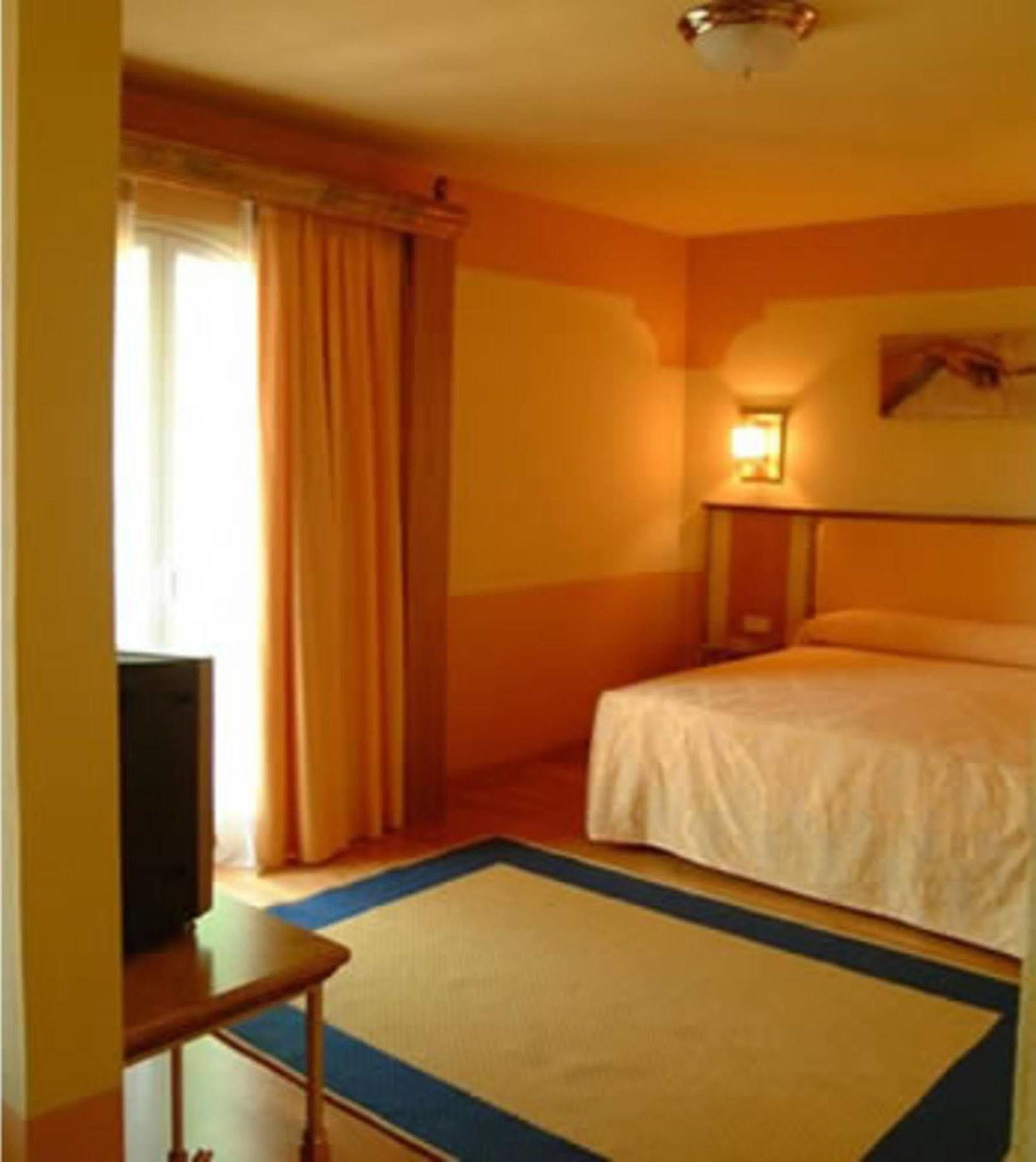 Hotel Fuente Las Piedras قبرة المظهر الخارجي الصورة